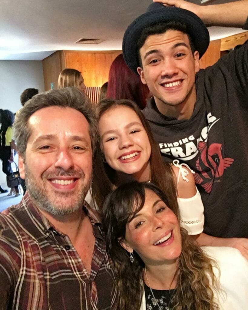 Família de Filipa (Bela Fernandes) está fora de Poliana Moça (Reprodução)