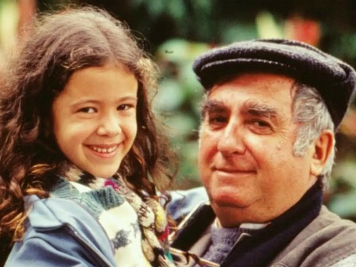 Laleska (Carolina Pavanelli) e Tio Zé (Elias Gleiser) em Sonho Meu