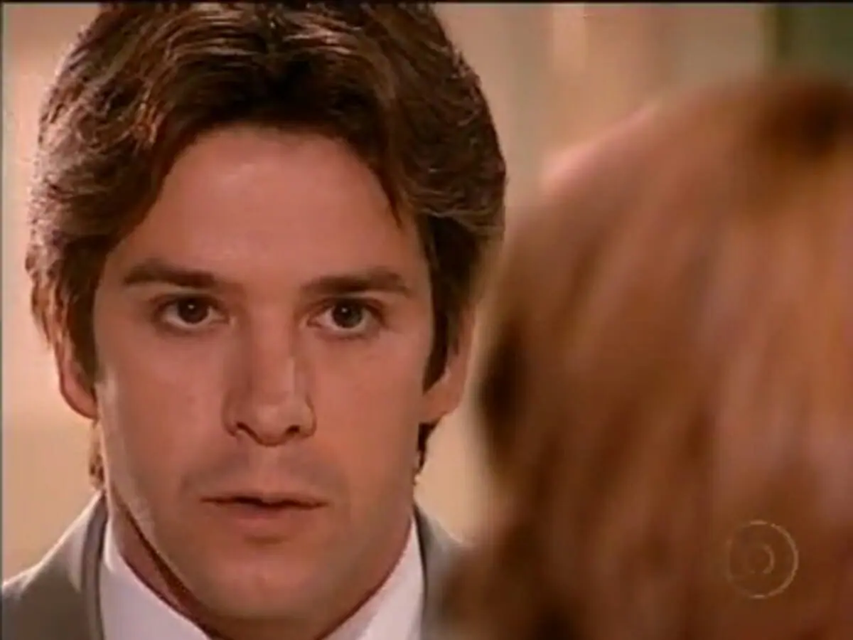 Lucas (Murilo Benício) e Mel (Débora Falabella) em O Clone