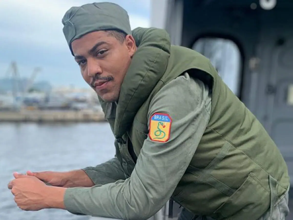 Matheus Dias como Bento de Além da Ilusão