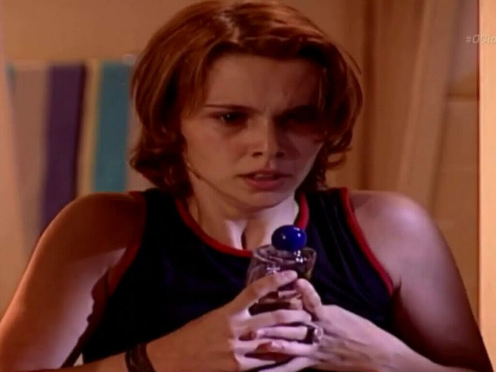 Mel (Débora Falabella) comete crimes em O Clone