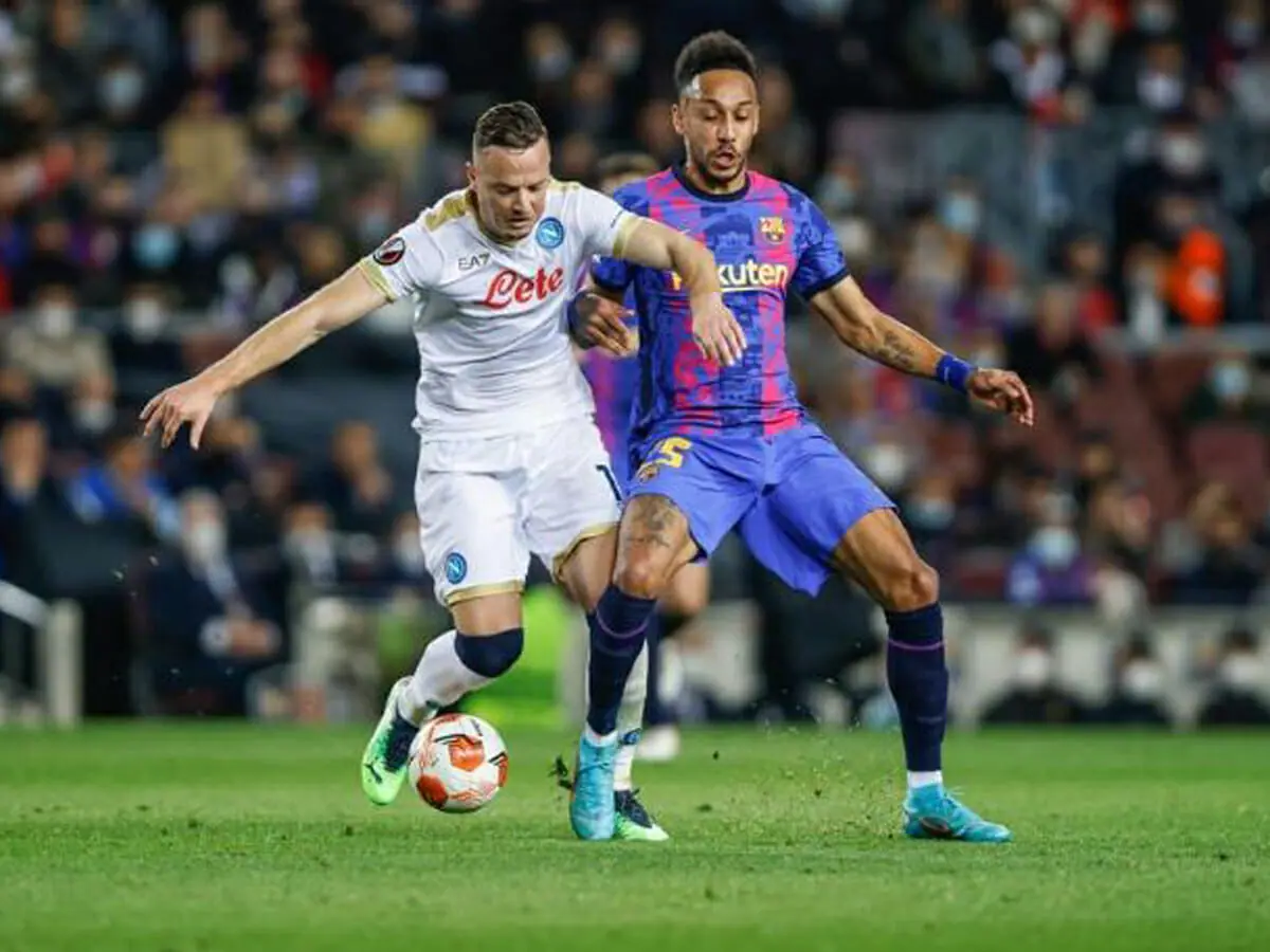 Napoli enfrenta o Barcelona