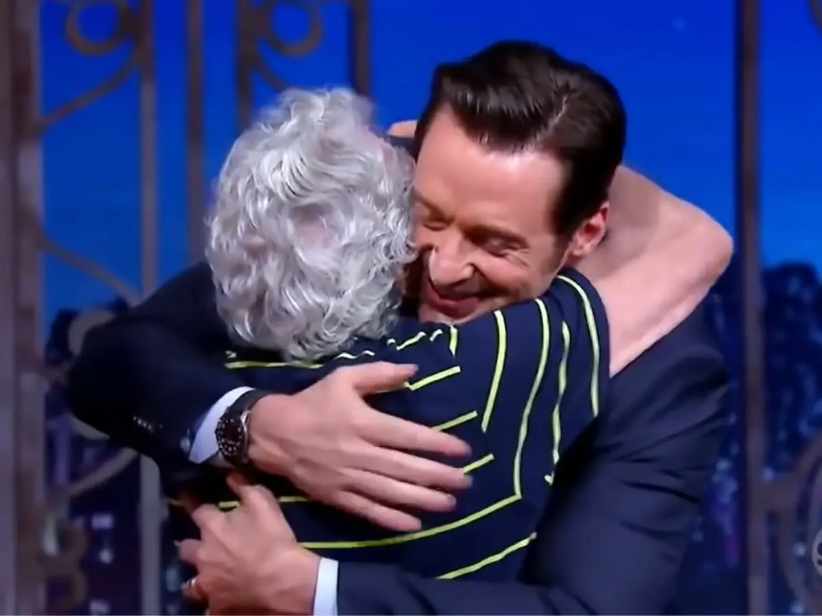 O ator e dublador Isaac Bardavid conheceu Hugh Jackman, intérprete de Wolverine (Reprodução SBT)