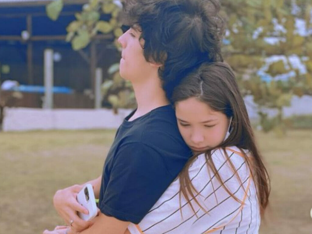 O casal de atores Clara Galinari e Henrique Camargo atuaram em Gênesis (Reprodução Instagram)