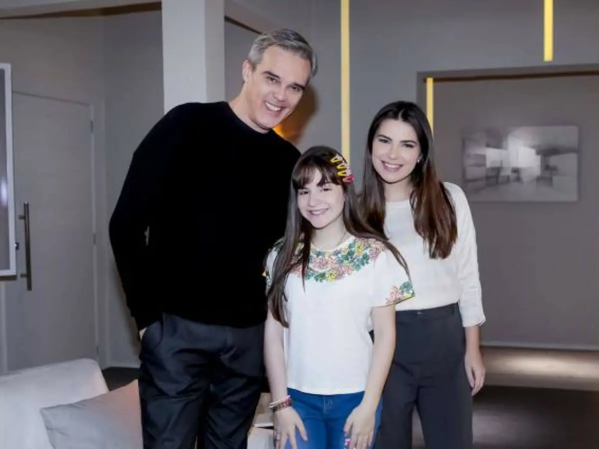 Poliana (Sophia Valverde), Pendleton (Dalton Vigh) e Luísa (Thaís Melchior) em Poliana Moça (Reprodução)