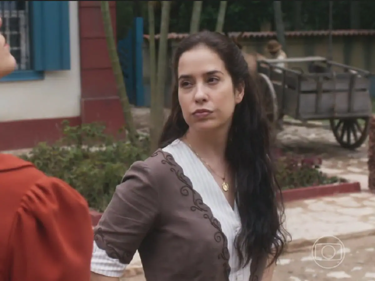 Heloísa (Paloma Duarte) em Além da Ilusão