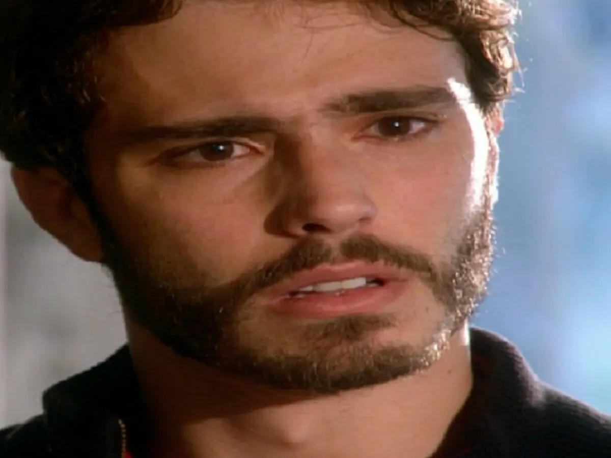 Léo (Thiago Rodrigues) em Páginas da Vida