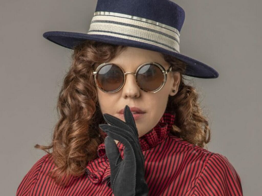 &Uacute;rsula (B&aacute;rbara Paz) de Al&eacute;m da Ilus&atilde;o