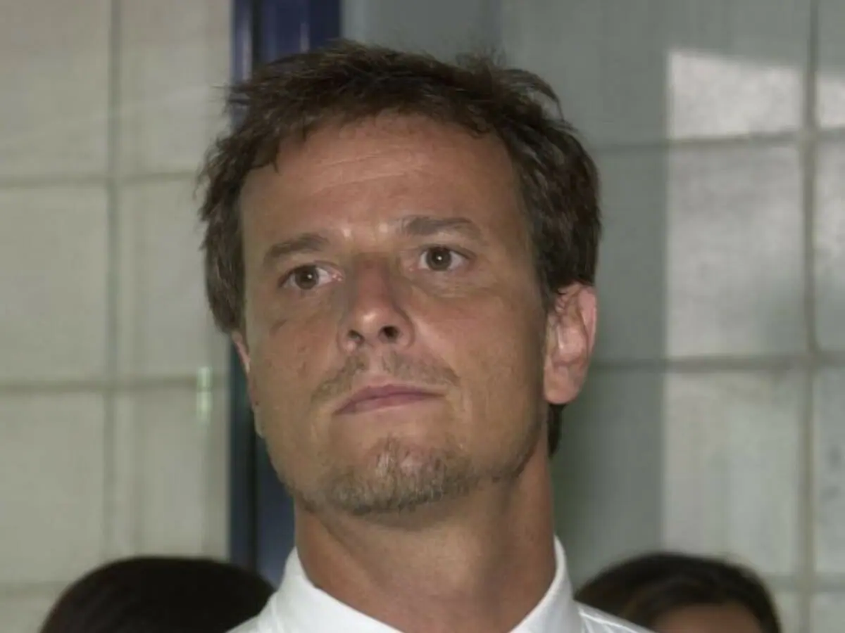 Xande (Marcello Novaes) flagra Mel (Débora Falabella) em O Clone (Reprodução)