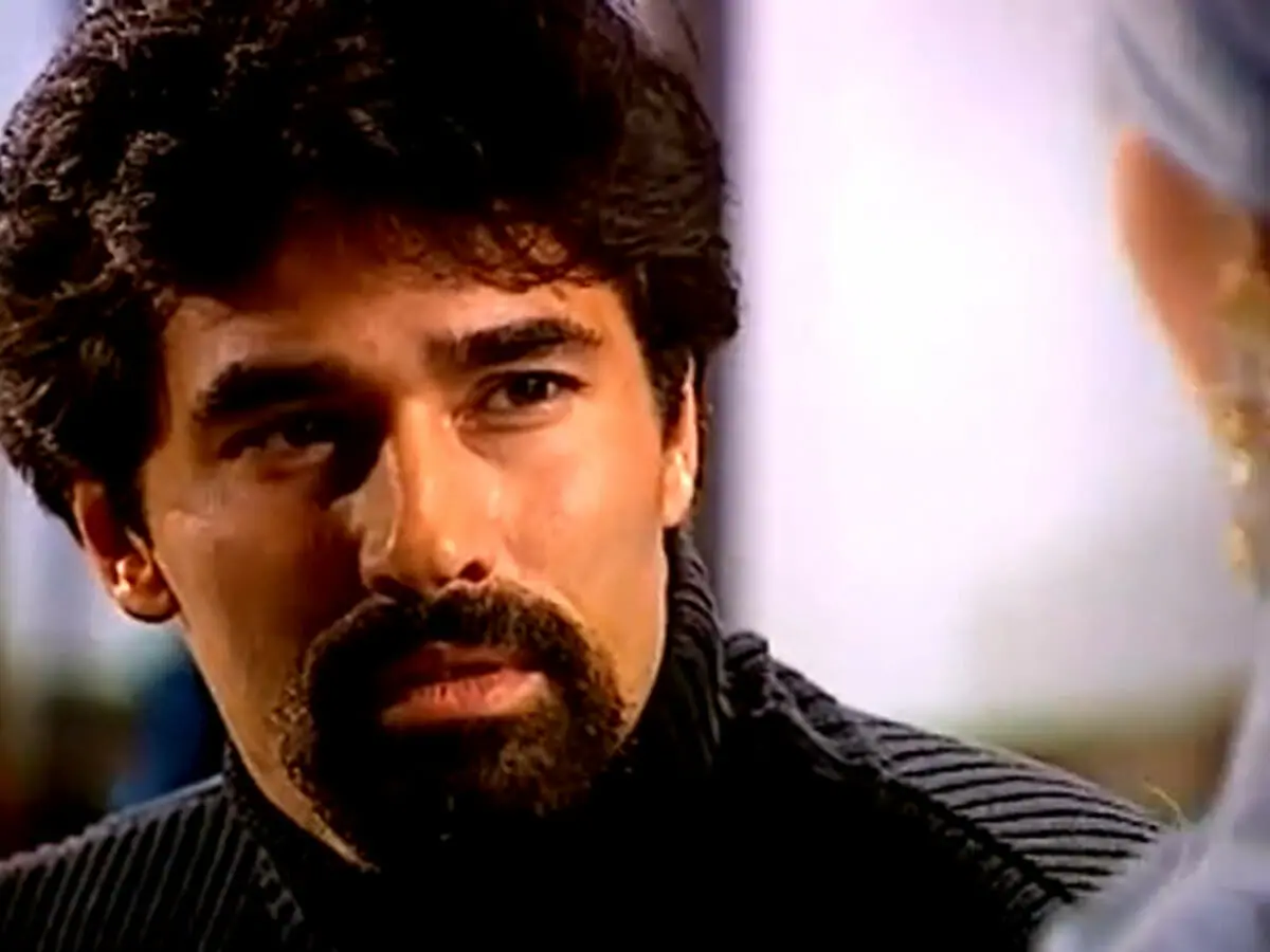Zein (Luciano Szafir) não fica com Jade (Giovanna Antonelli) em O Clone (Reprodução)
