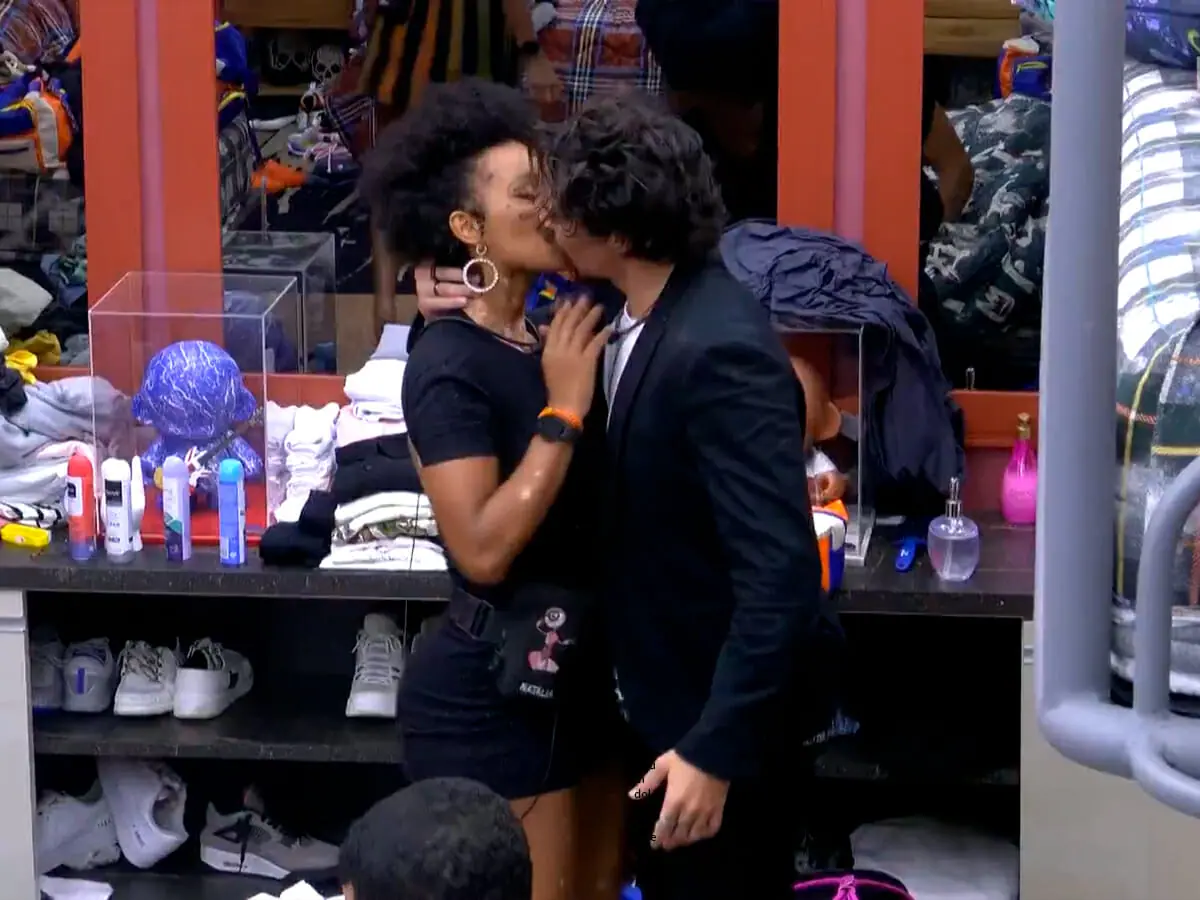 Natália e Eliezer se beijam no BBB 22