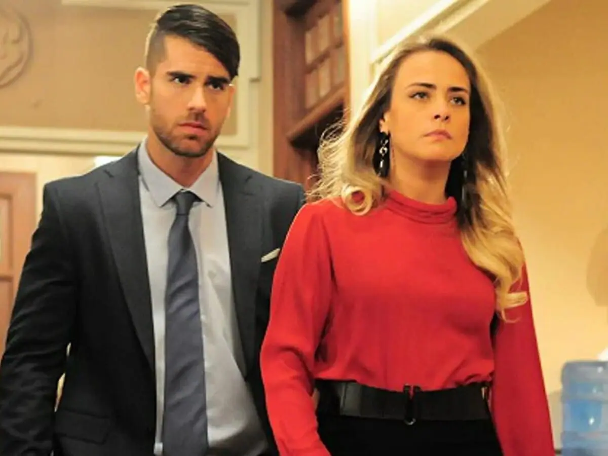 Juliana Silveira (Priscila) e Marcos Pitombo (Paulão) em cena da novela Vitória (Reprodução: Record TV)