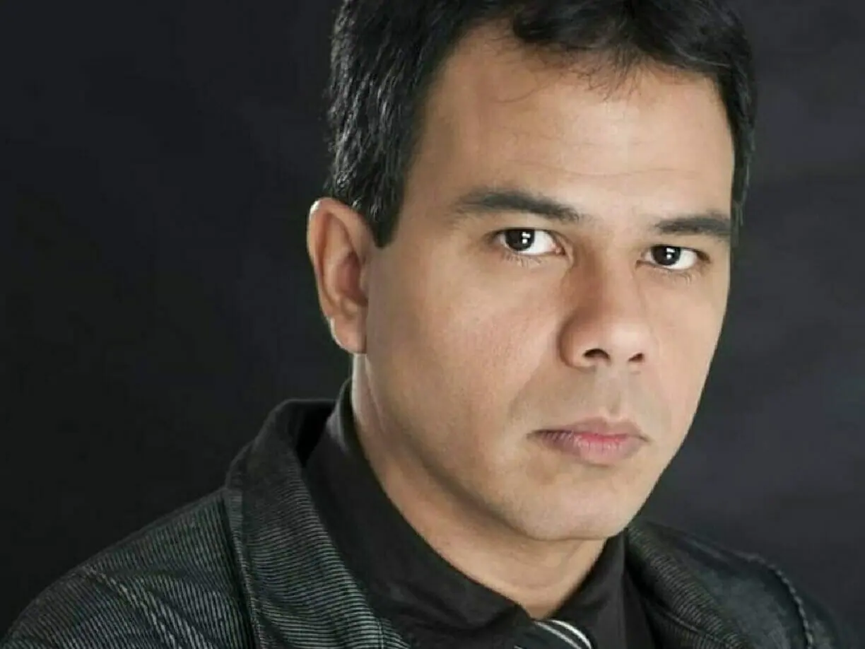 O ator Raul Franco (Reprodução/Shopee)
