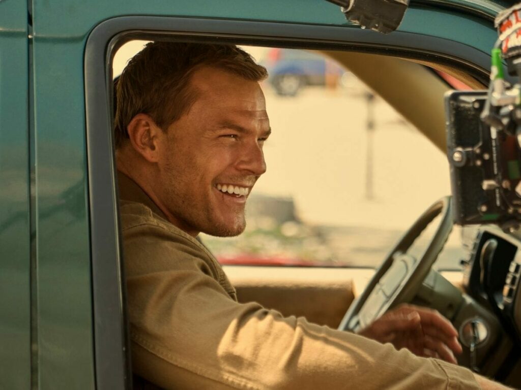 Alan Ritchson nos bastidores da série Reacher
