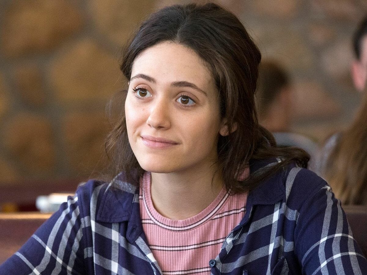 A atriz Emmy Rossum na série Shameless