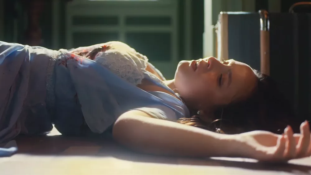 Elisa (Larissa Manoela) morta (Divulgação)