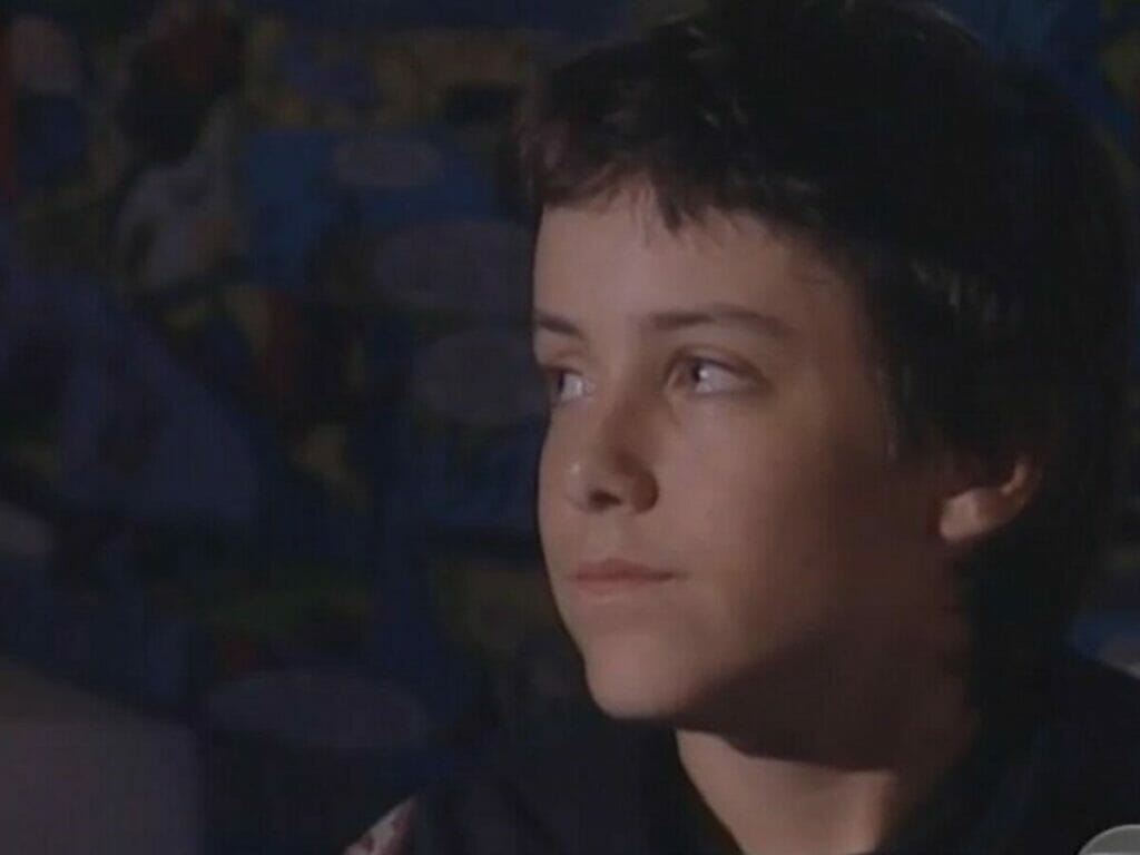 Zeca (Kayky Brito) em O Beijo do Vampiro