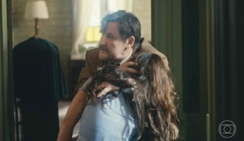 Elisa (Larissa Manoela) e Matias (Antonio Calloni) de Al&eacute;m da Ilus&atilde;o (Divulga&ccedil;&atilde;o)