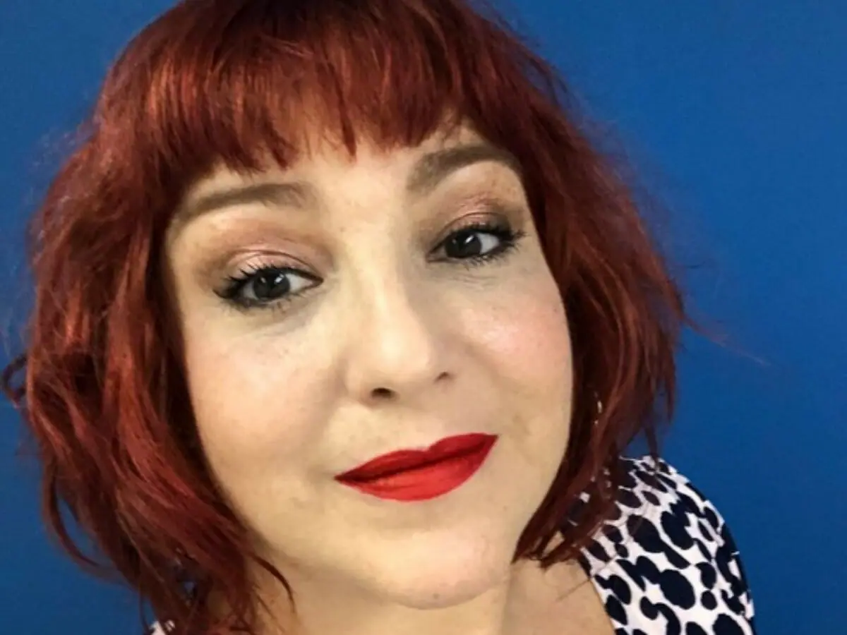Ana Baird é Nicole em Um Lugar ao Sol (Reprodução)