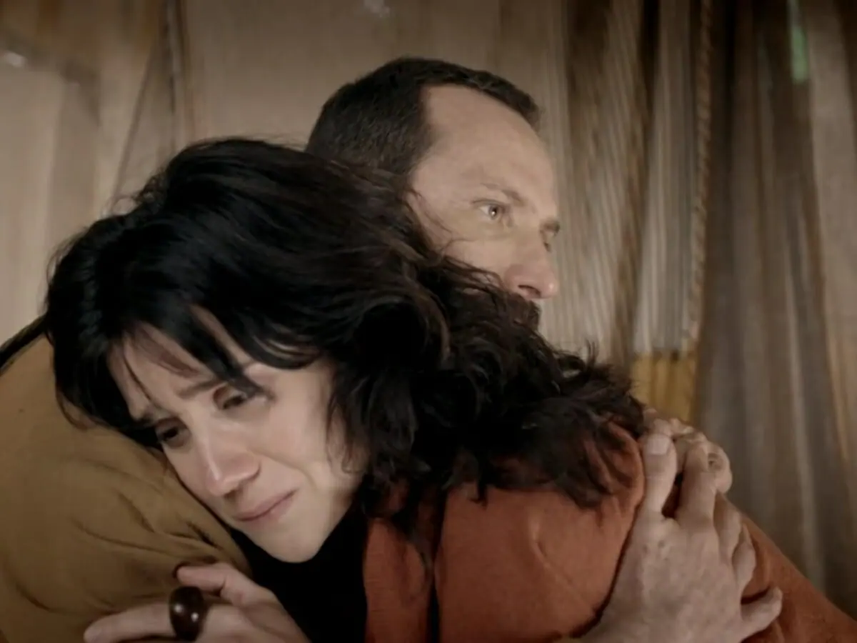 Ana (Branca Messina) e Elcana (Fernando Pavão) de Reis