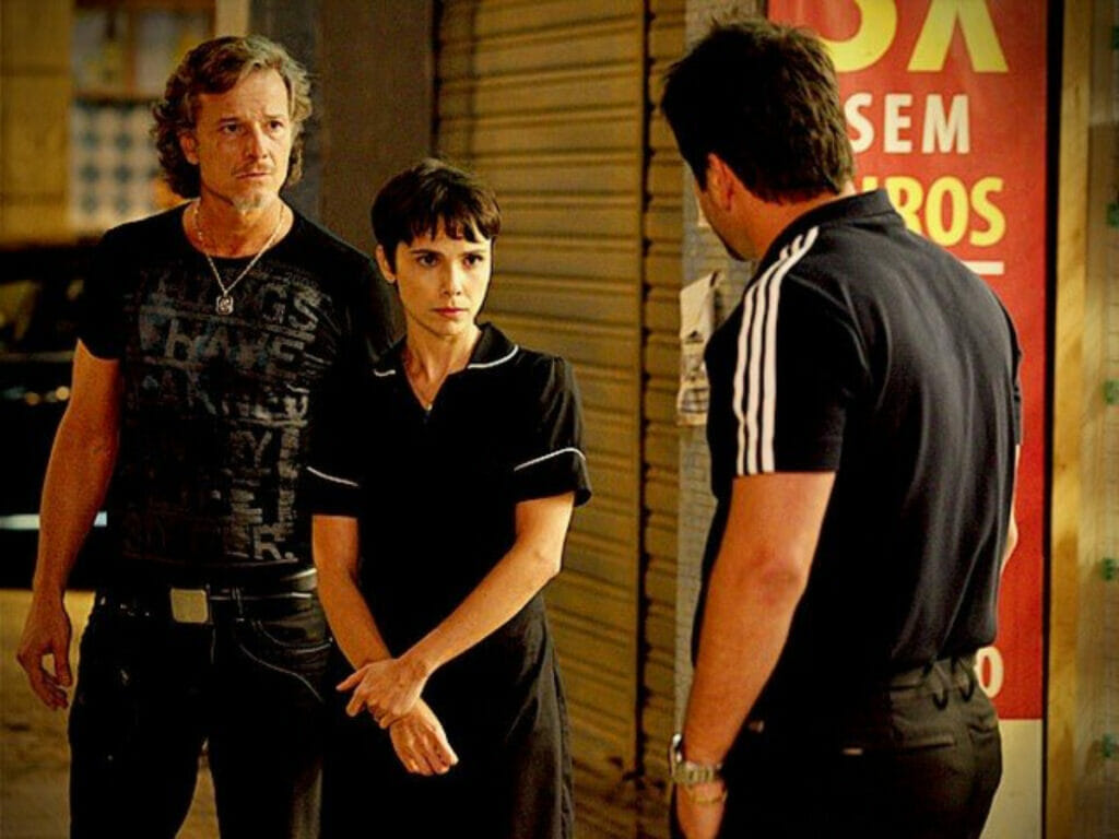 Max (Marcello Novaes), Rita/Nina (Débora Falabella) e Tufão (Murilo Benício) em Avenida Brasil (Reprodução/Globo)