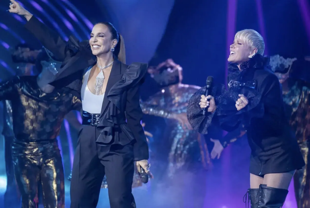 Xuxa e Ivete no palco do The Masked Singer Brasil (Divulgação)