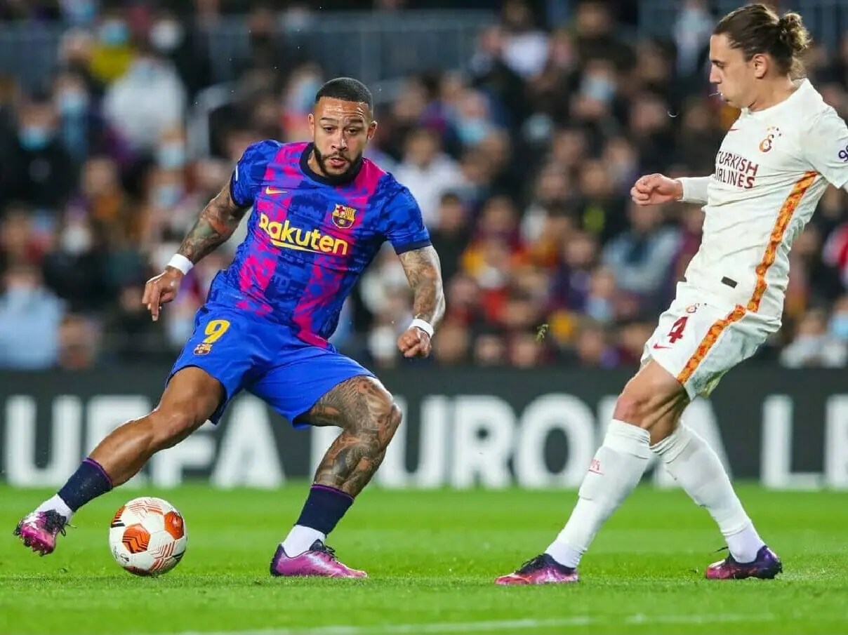 Jogadores do Barcelona e do Galatasaray se enfrentam em campo