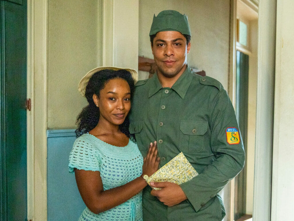 Bento (Matheus Dias) e Leticia (Larissa Nunes) em Além da Ilusão (Globo/João Miguel Júnior)