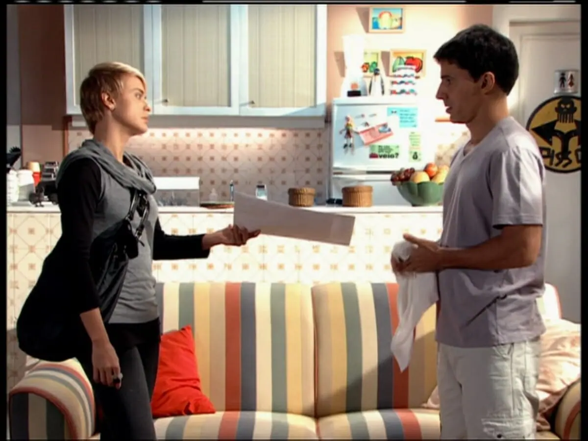 Carolina (Juliana Silveira) e Pedro (Leonardo Brício) de Chamas da Vida