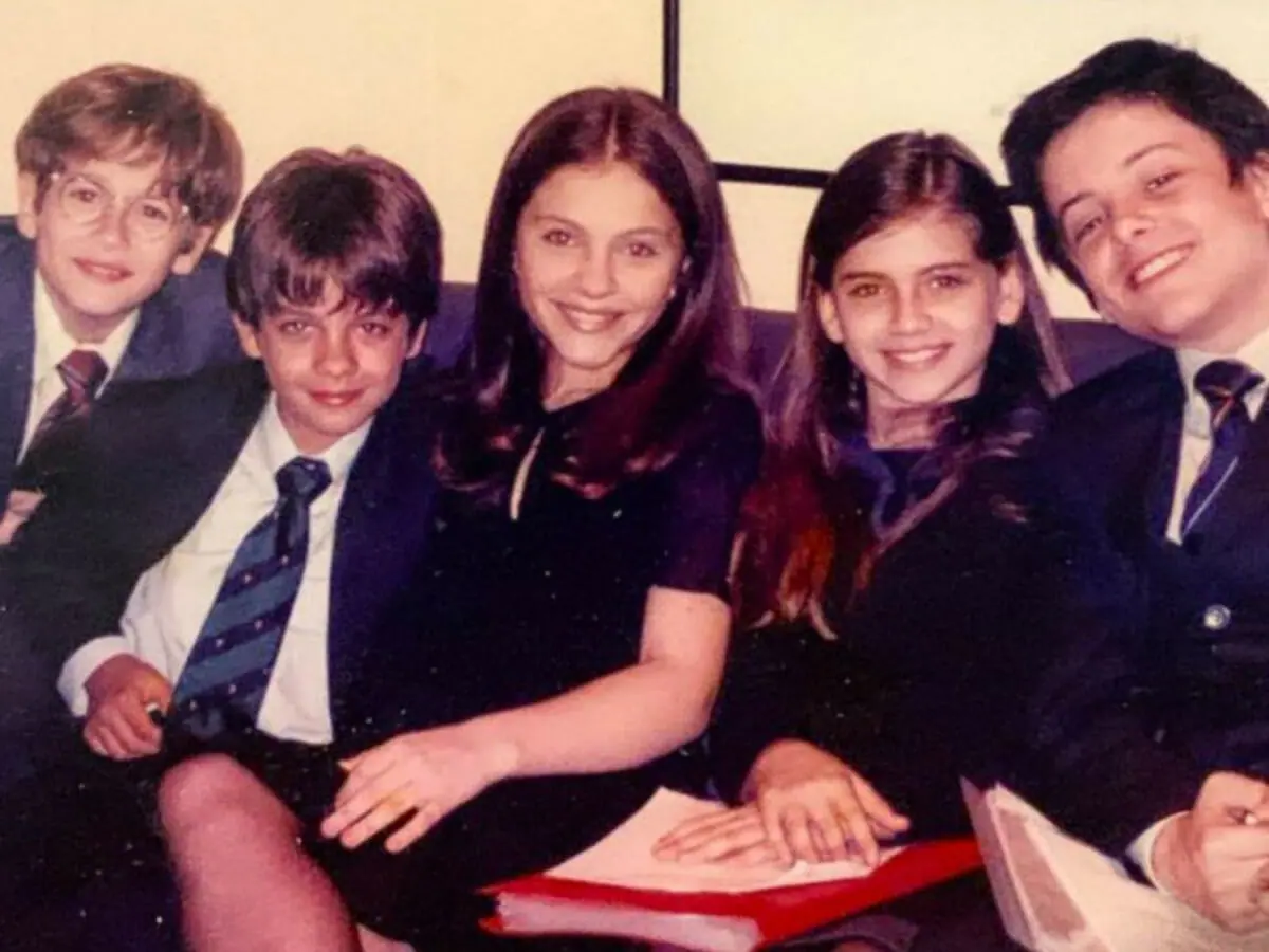 Guilherme Vieira, Bernardo Castro Alves, Cecília Dassi, Renata Nascimento e Kayky Brito em O Beijo do Vampiro (Reprodução)