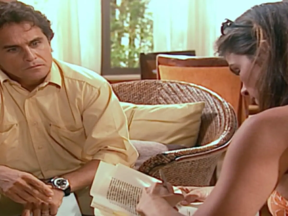 Escobar (Marcos Frota) e Alicinha (Cristiana Oliveira) de O Clone