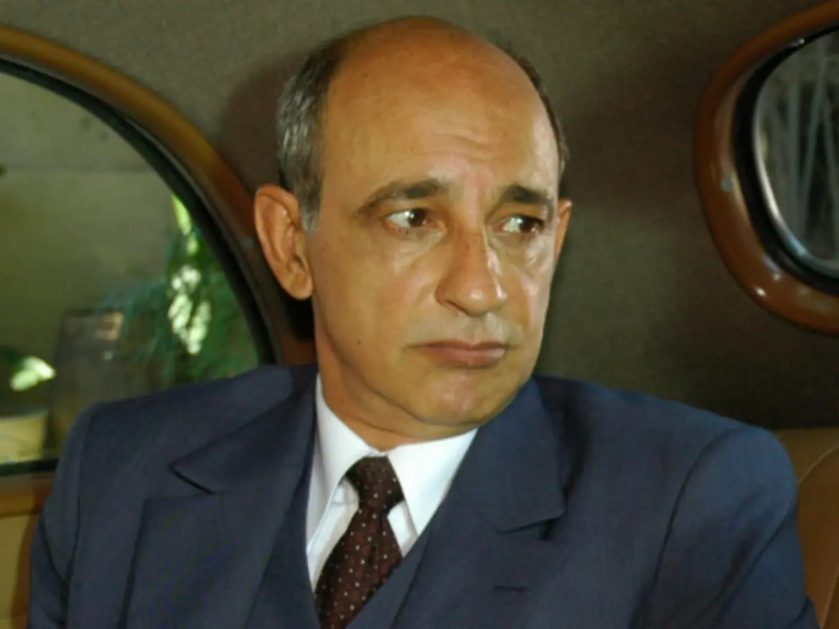 Haylton Farias é o psiquiatra de Lobato (Osmar Prado) em O Clone