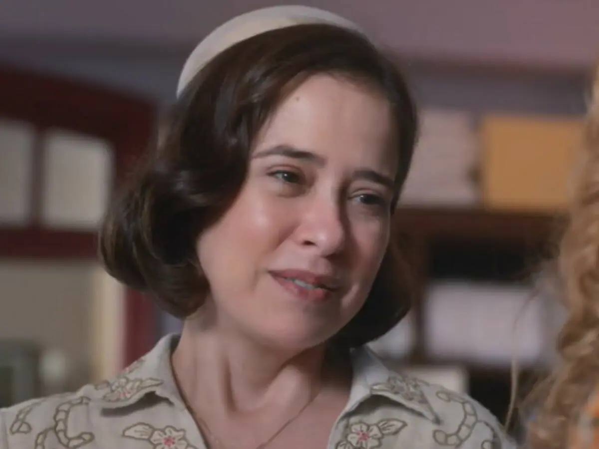 Heloísa (Paloma Duarte) em Além da Ilusão