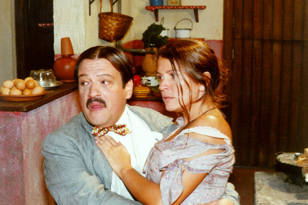 Luis Mello e Tássia Camargo em O Cravo e a Rosa (Globo/Cristiana Isidoro)