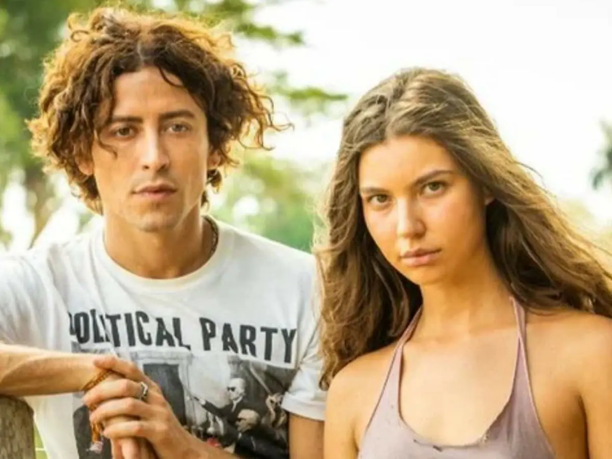 Jove (Jesuíta Barbosa) e Juma Marruá (Alanis Guillen) em Pantanal