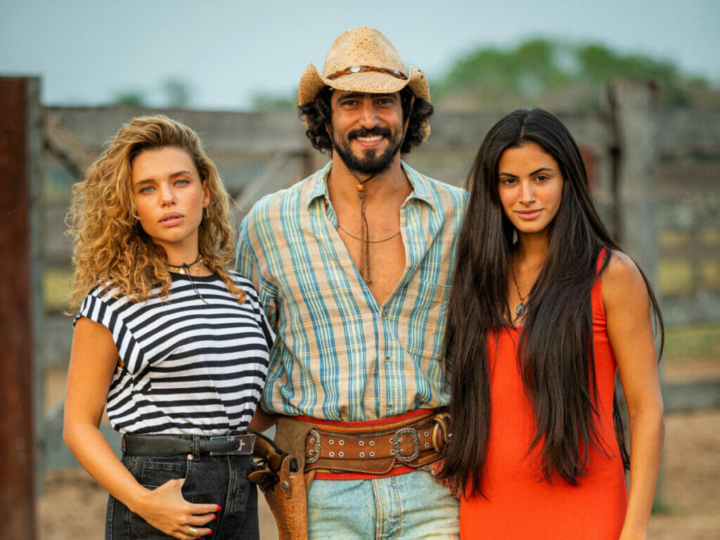 Madeleine (Bruna Linzmeyer), José Leôncio (Renato Góes) e Filó (Leticia Salles)