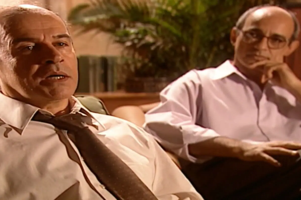 Osmar Prado como Lobato e seu psicanalista, vivido pelo ator Haylton Farias em O Clone