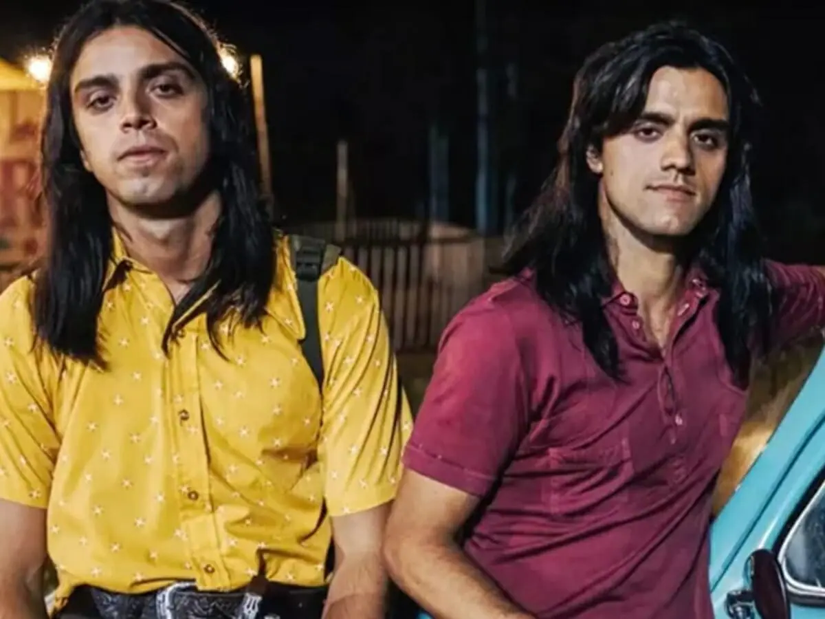 Rodrigo Simas e Felipe Simas como Chitãozinho e Xororó na série As Aventuras de José e Durval