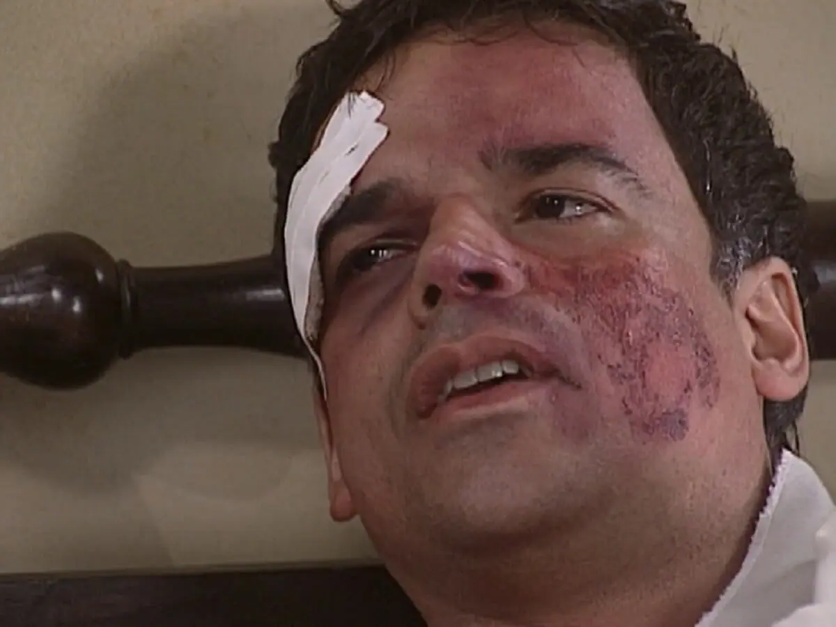 Edmundo (Ângelo Antônio) em O Cravo e a Rosa