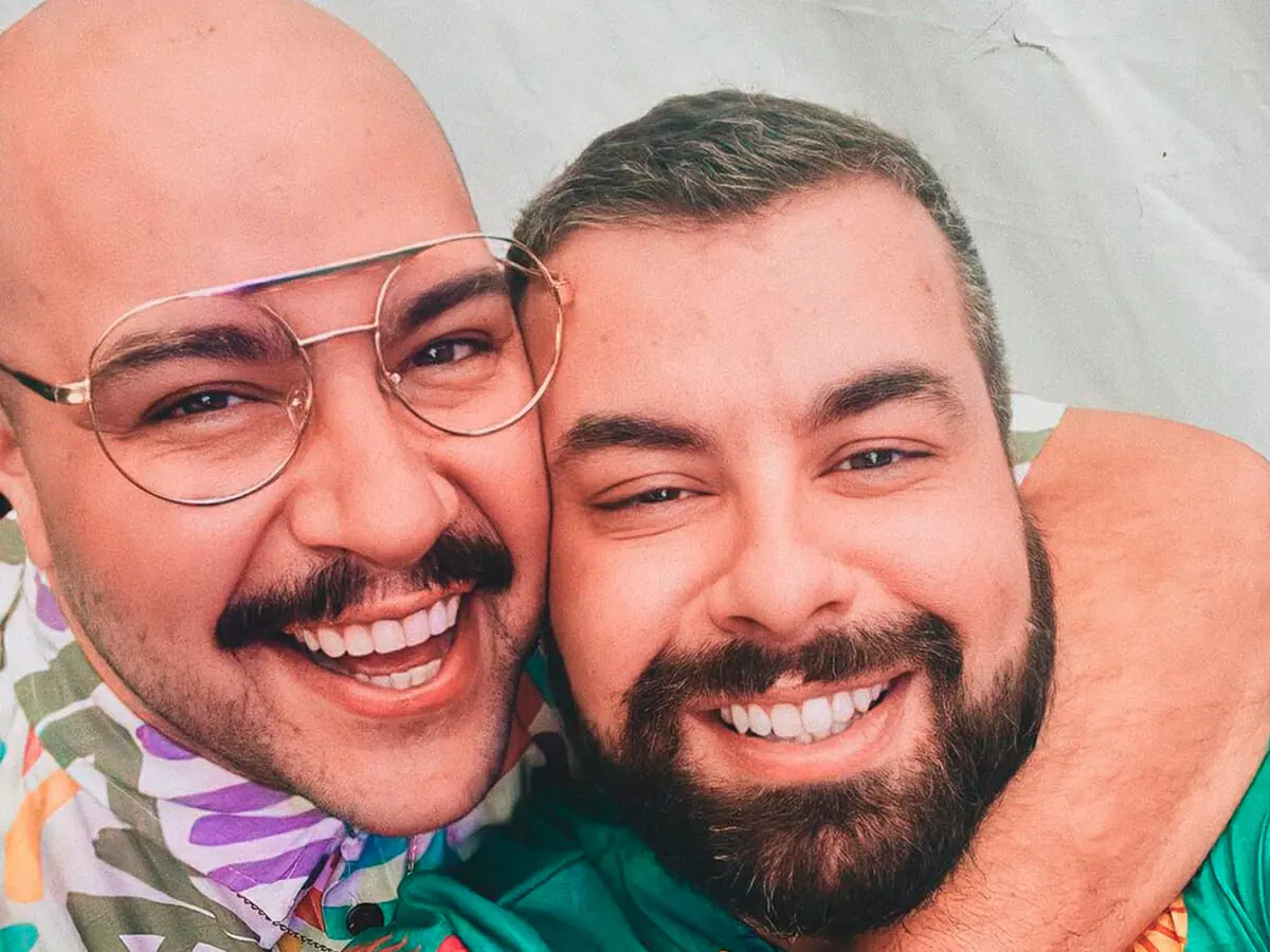 Tiago Abravanel do BBB 22 e seu marido Fernando Poli