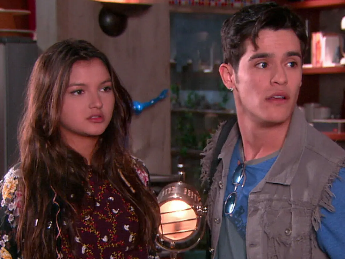 Cassandra (Bárbara Maia) e Fernando (Júlio Oliveira) em Carinha de Anjo