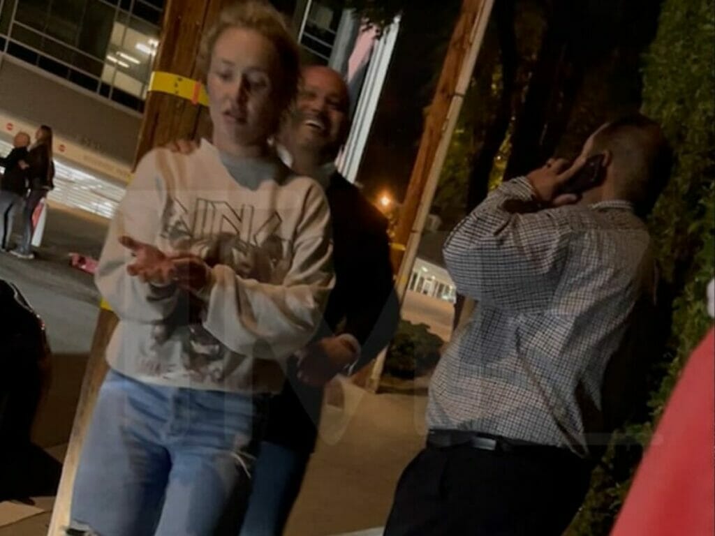 Hayden Panettiere (de moletom cinza) após briga