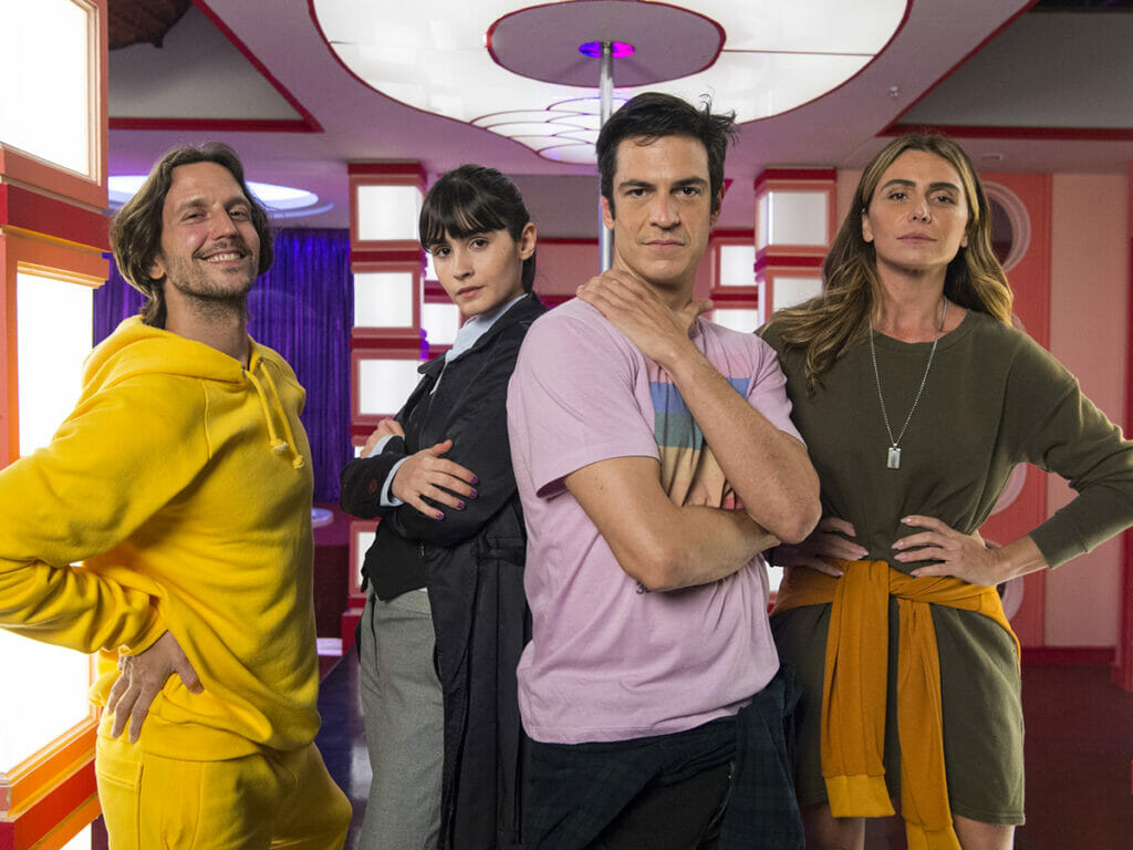 Neném (Vladimir Brichta), Flávia (Valentina Herszage), Guilherme (Mateus Solano) e Paula (Giovanna Antonelli) de corpos trocados
