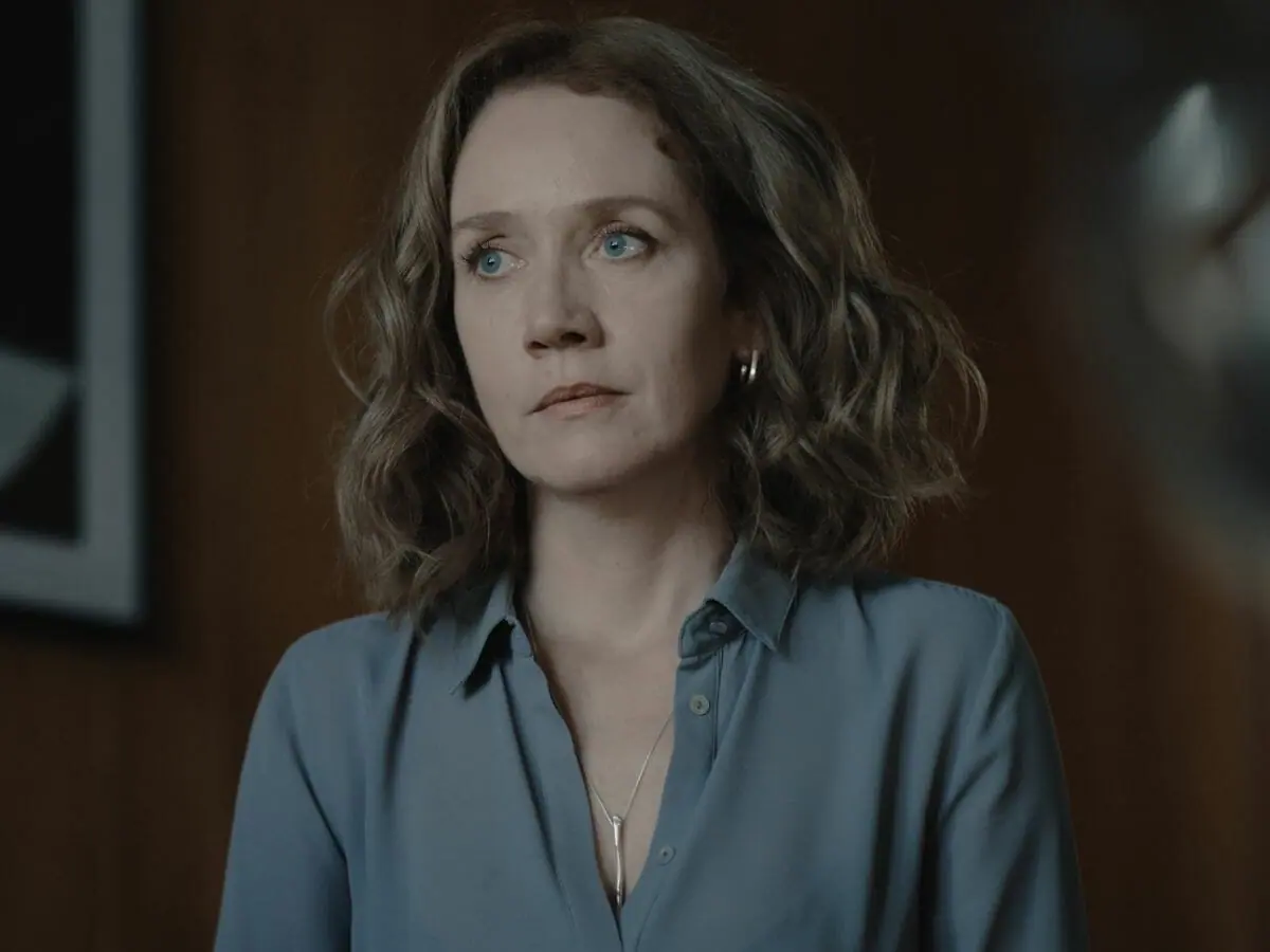 A atriz Camila Morgado na série brasileira Sentença