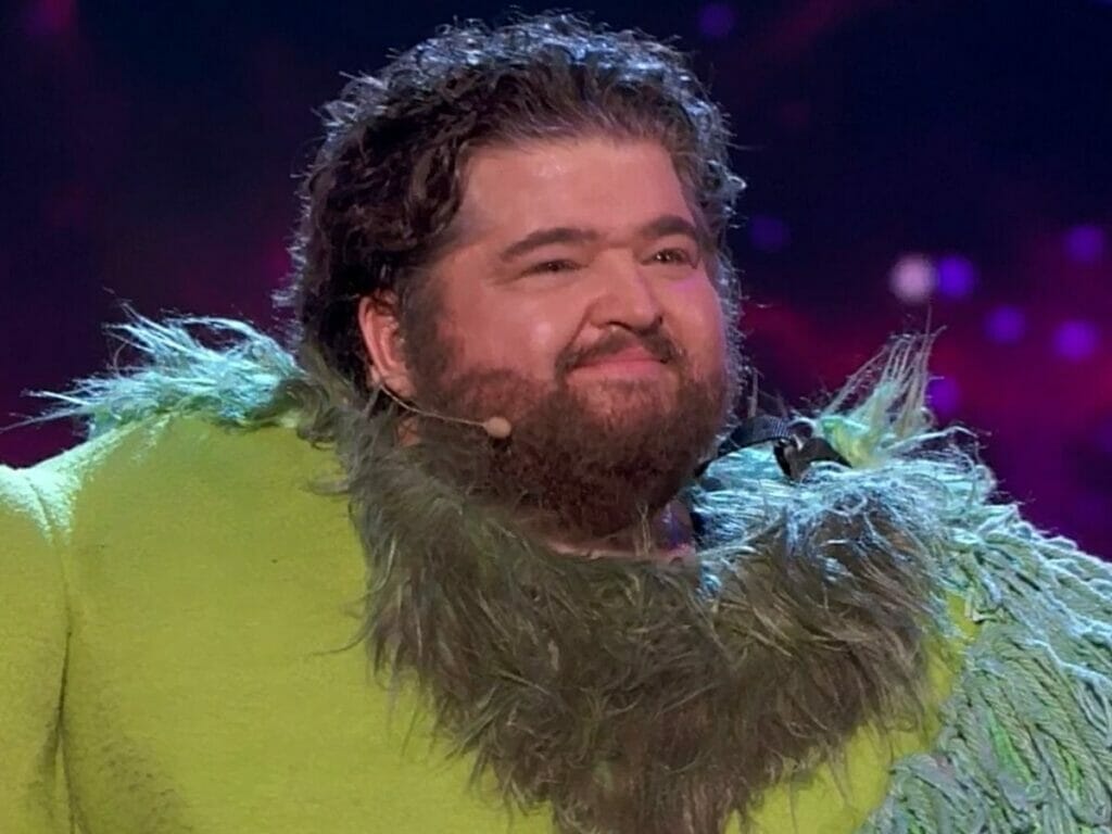 Jorge Garcia sem a máscara no reality The Masked Singer