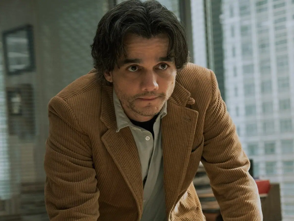 Wagner Moura na série Iluminadas