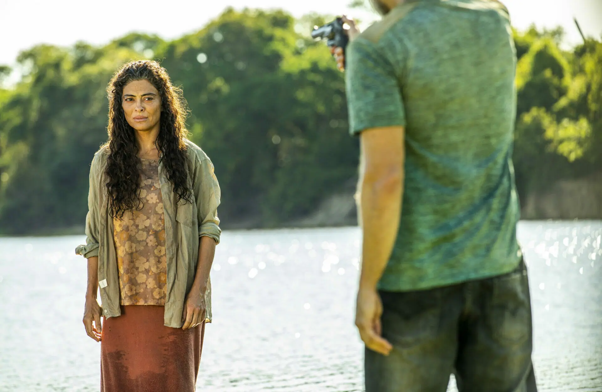 Maria Marruá (Juliana Paes ) enfrenta Lúcio (Eron Cordeiro) em Pantanal