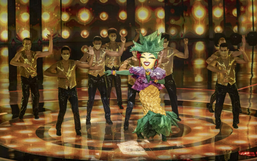 Abacaxi no palco do The Masked Singer Brasil