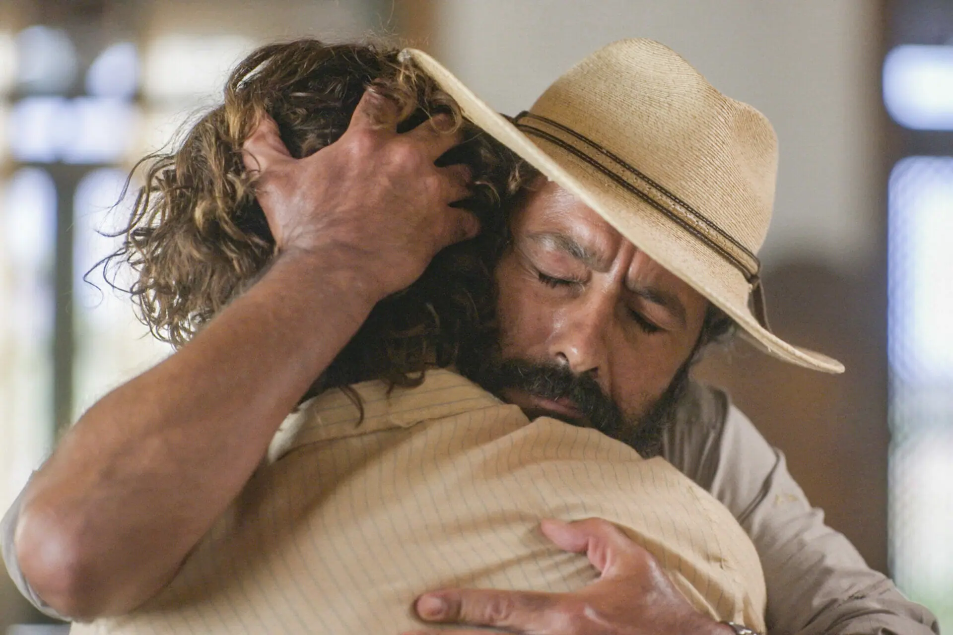 Jove (Jesuíta Barbosa) e Zé Leôncio (Marcos Palmeira) de Pantanal