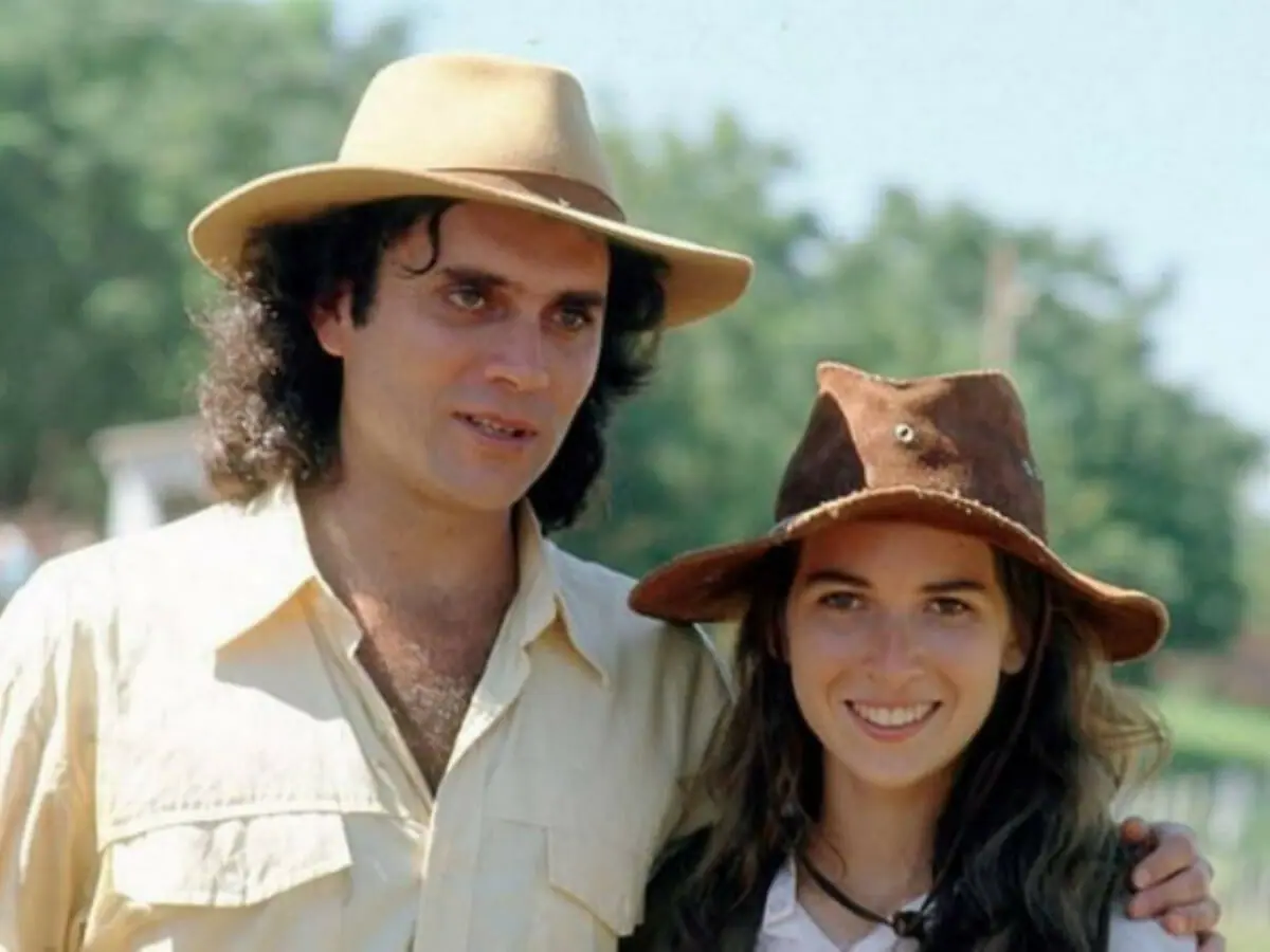 Almir Sater e Ingra Lyberato em A História de Ana Raio e Zé Trovão